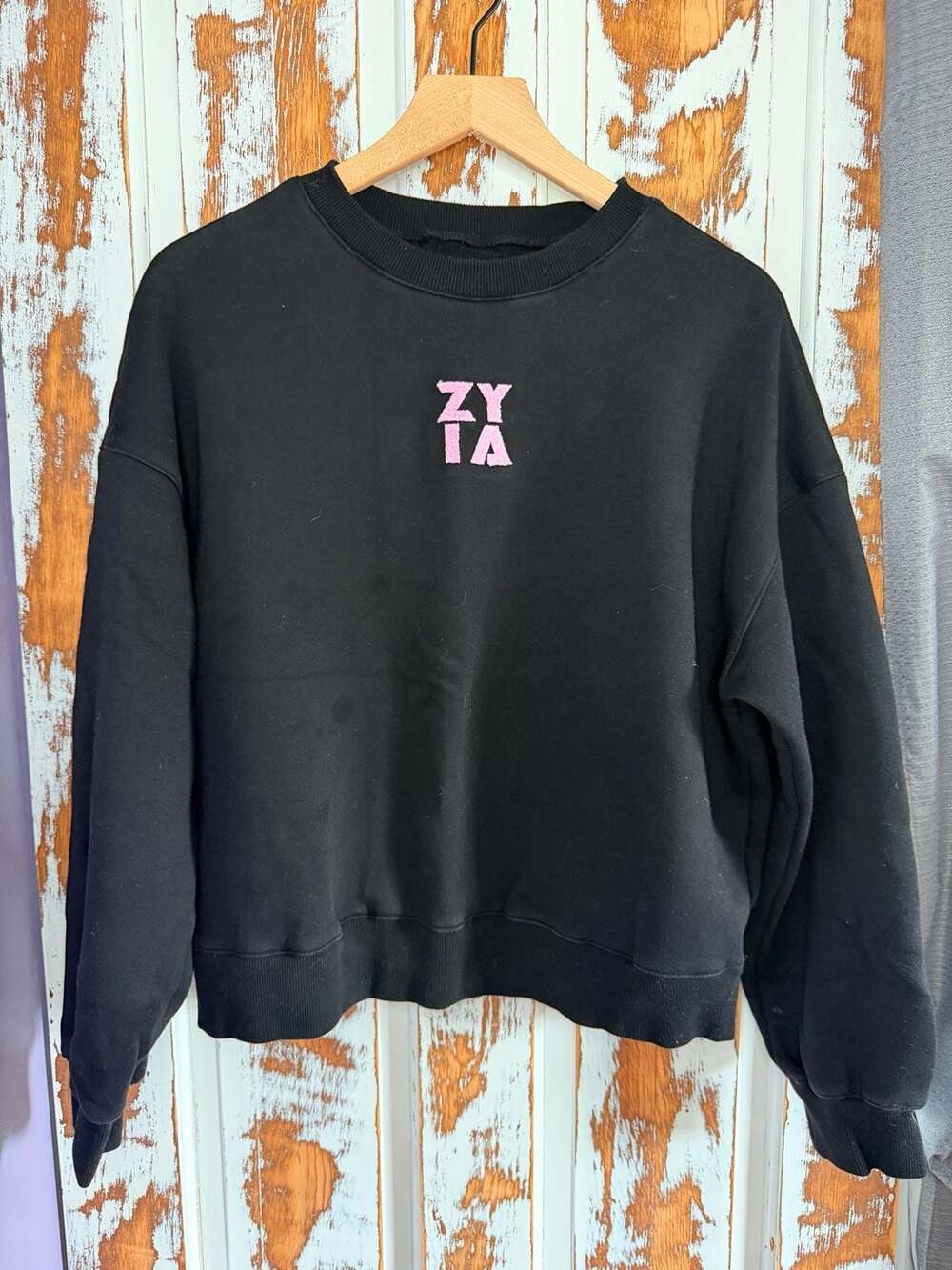ZYIA Active Black Crewneck Sweatshirt Size Medium Pink Embroidered Logo